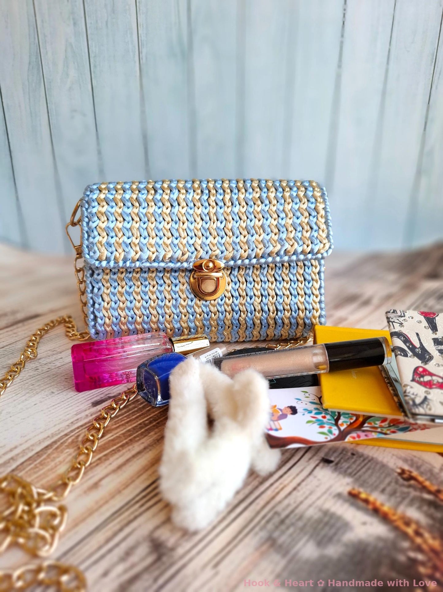 Sky & Sand Sling – Two-Tone Crochet Bag with Gold Chain