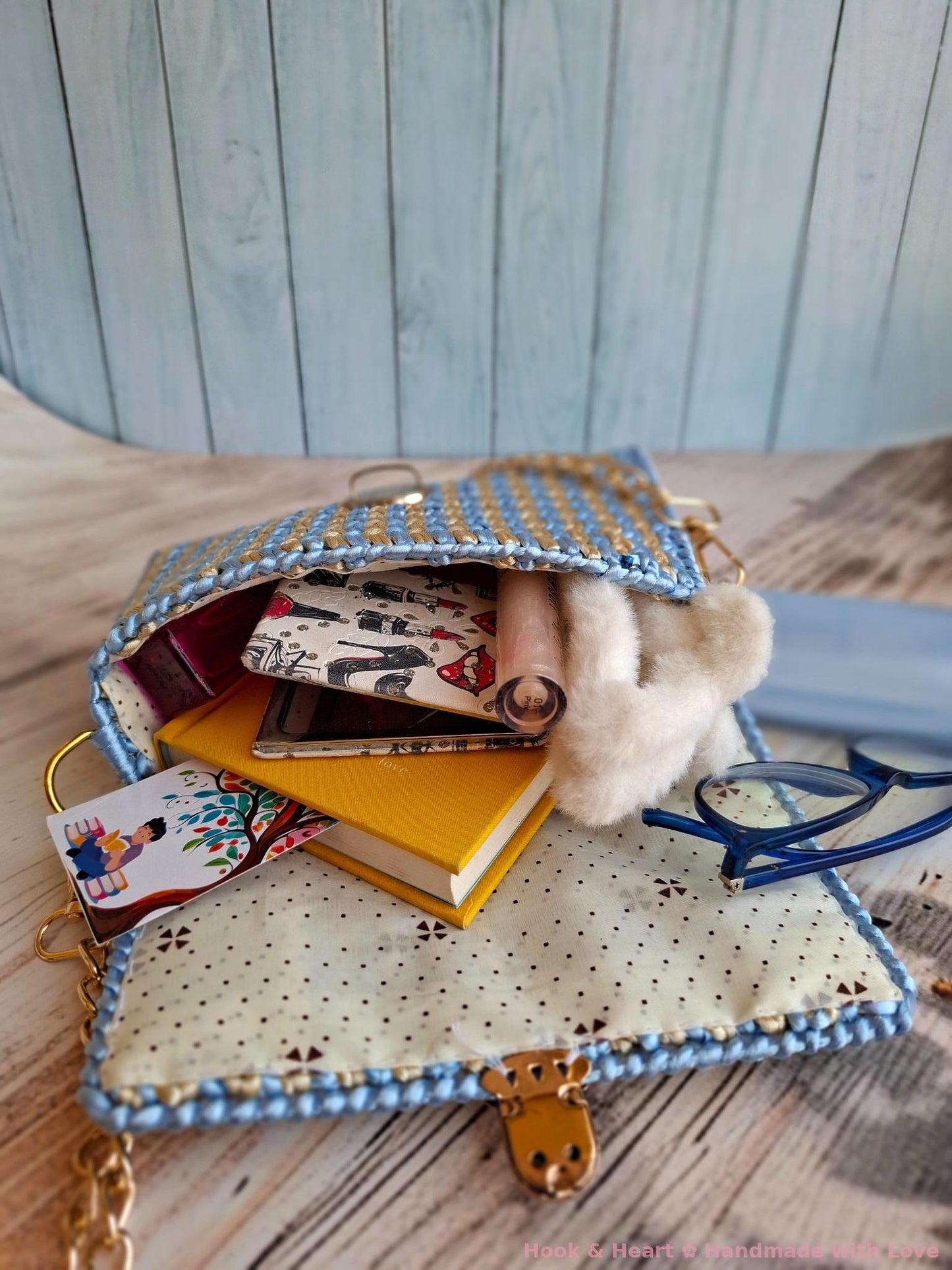 Sky & Sand Sling – Two-Tone Crochet Bag with Gold Chain