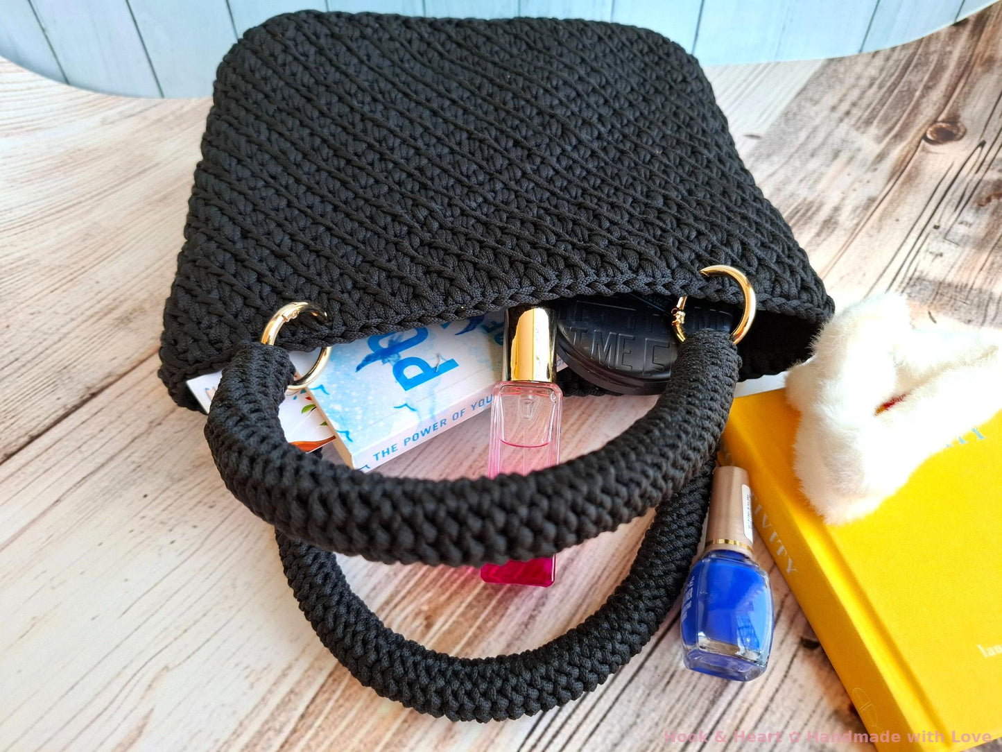 Midnight Minimalist Tote – Medium Crochet Handbag in Black