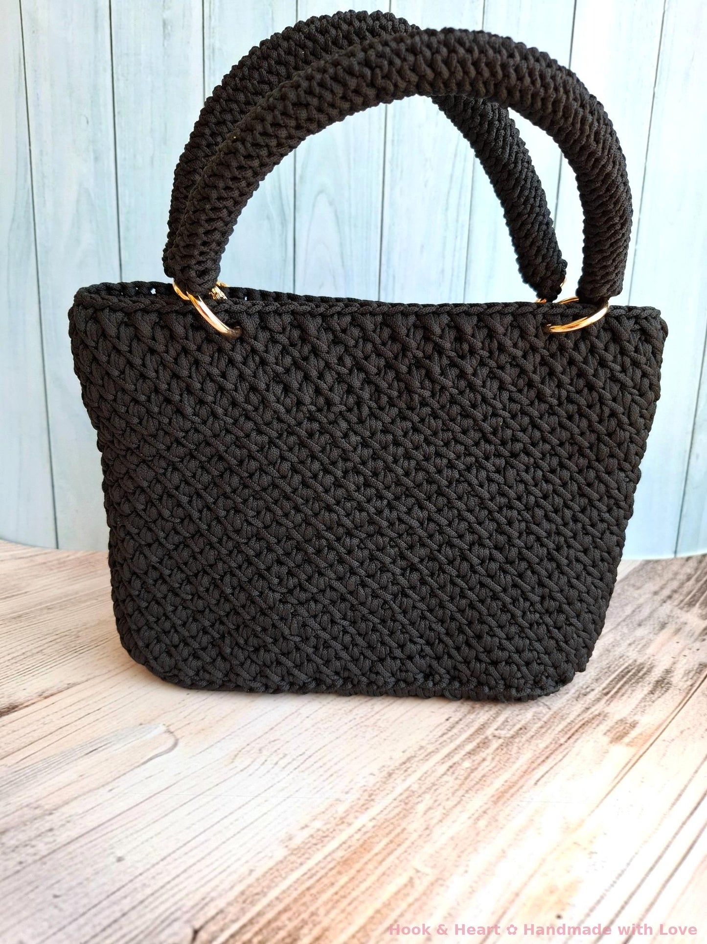Midnight Minimalist Tote – Medium Crochet Handbag in Black