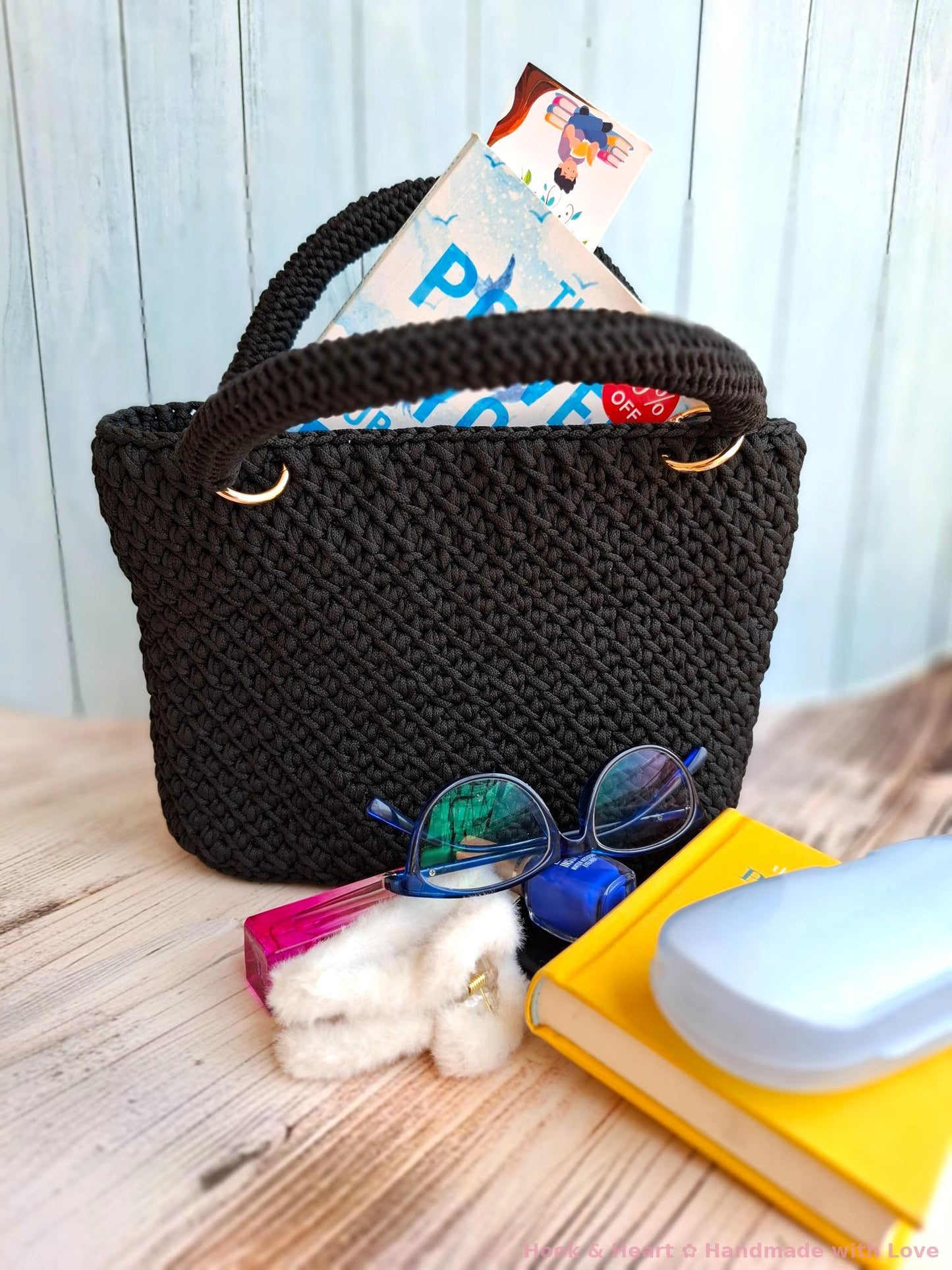 Midnight Minimalist Tote – Medium Crochet Handbag in Black