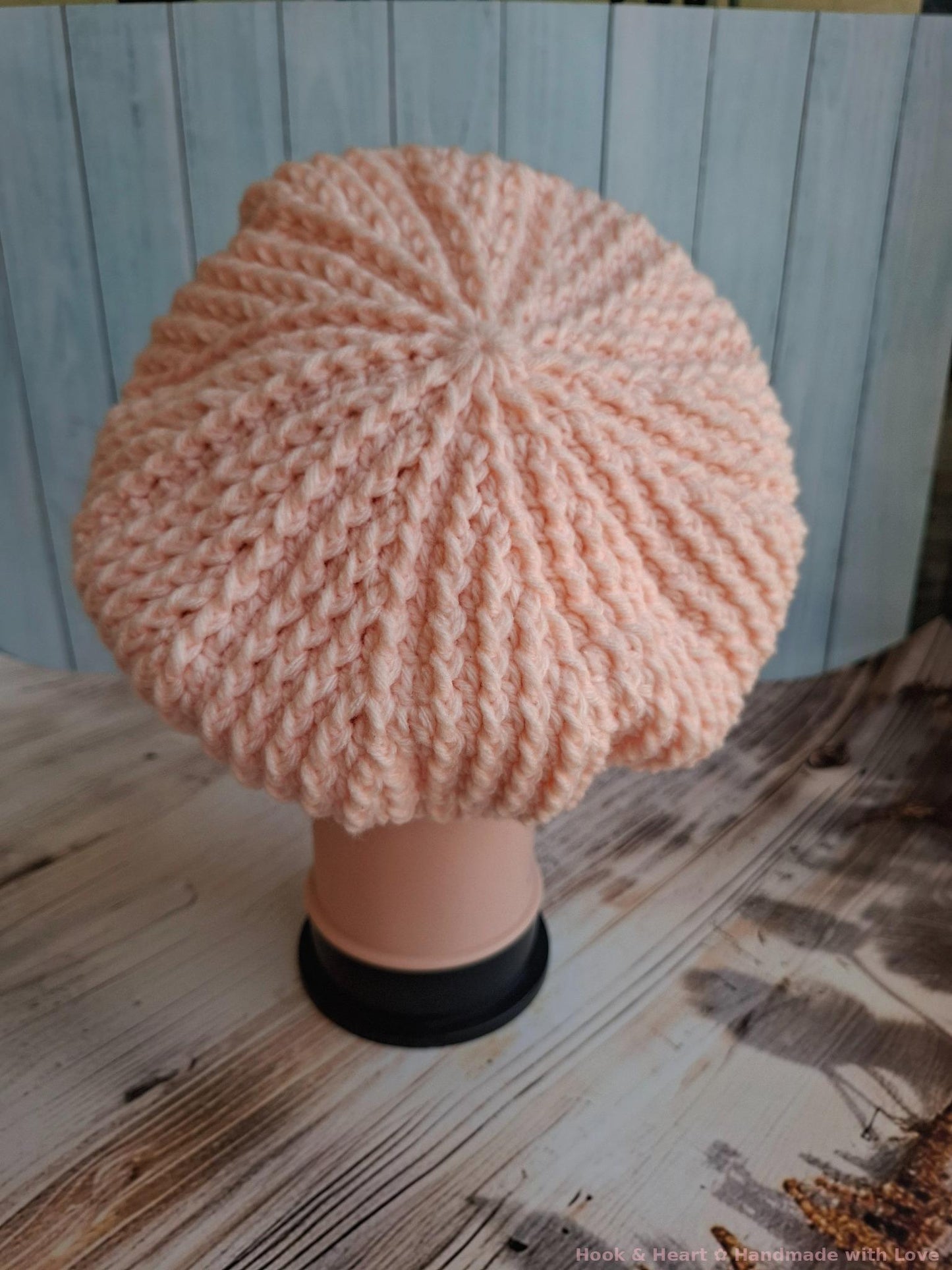 Peach Blush Beret – Soft Crochet Charm